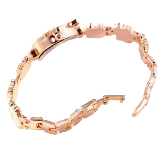 🌸 New luxury Hello Kitty Watch - Picture 3 of 8